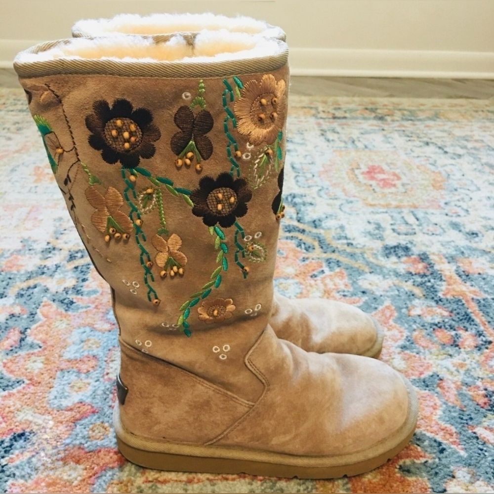 UGG Australia Embroidered Beaded Flower Floral Tan Boots 7 - Picture 1 of 3